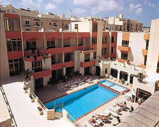 Clover Holiday Complex Qawra Zewnętrze zdjęcie